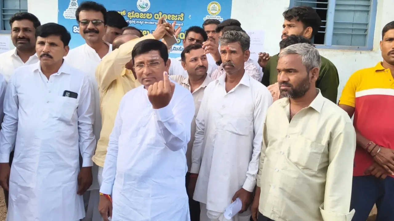 Assembly Elections 2026: ಪಿಣರಾಯಿ ವಿಜಯನ್, ಮೋಹನ್ ಲಾಲ್ ಸೇರಿದಂತೆ ಮತ ಚಲಾಯಿಸಿದ ಹಲವು  ಗಣ್ಯರು - Image 10