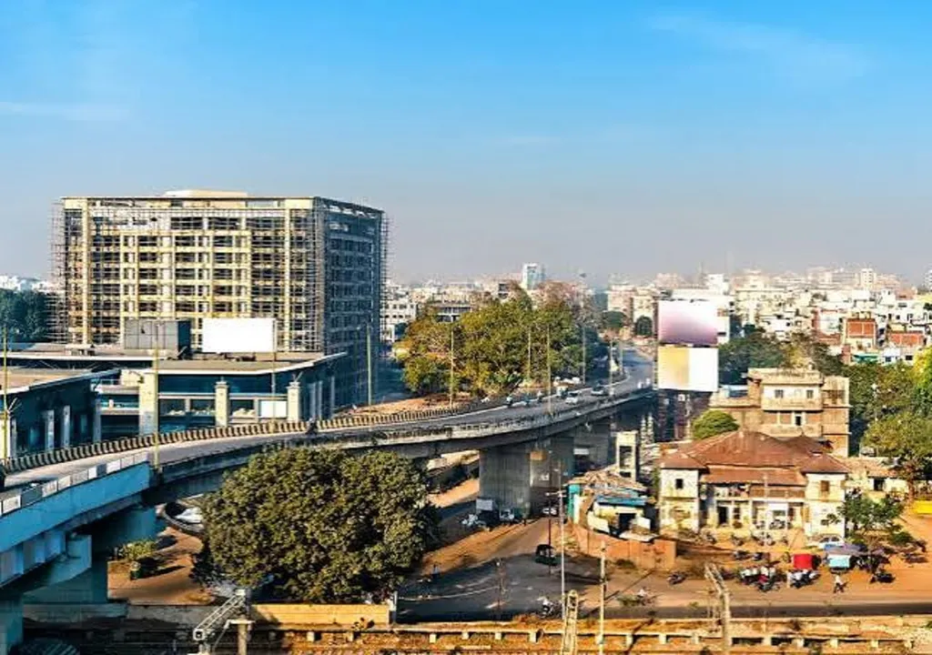 ಮೆಟ್ರೋ ನಗರಗಳನ್ನು ಹಿಂದಿಕ್ಕಿ ಬೆಳೆಯುತ್ತಿವೆ ಸಣ್ಣ ನಗರಗಳು: 'ಡನ್ & ಬ್ರಾಡ್‌ಸ್ಟ್ರೀಟ್' ವರದಿಯಲ್ಲಿ ಅಚ್ಚರಿಯ ಮಾಹಿತಿ!