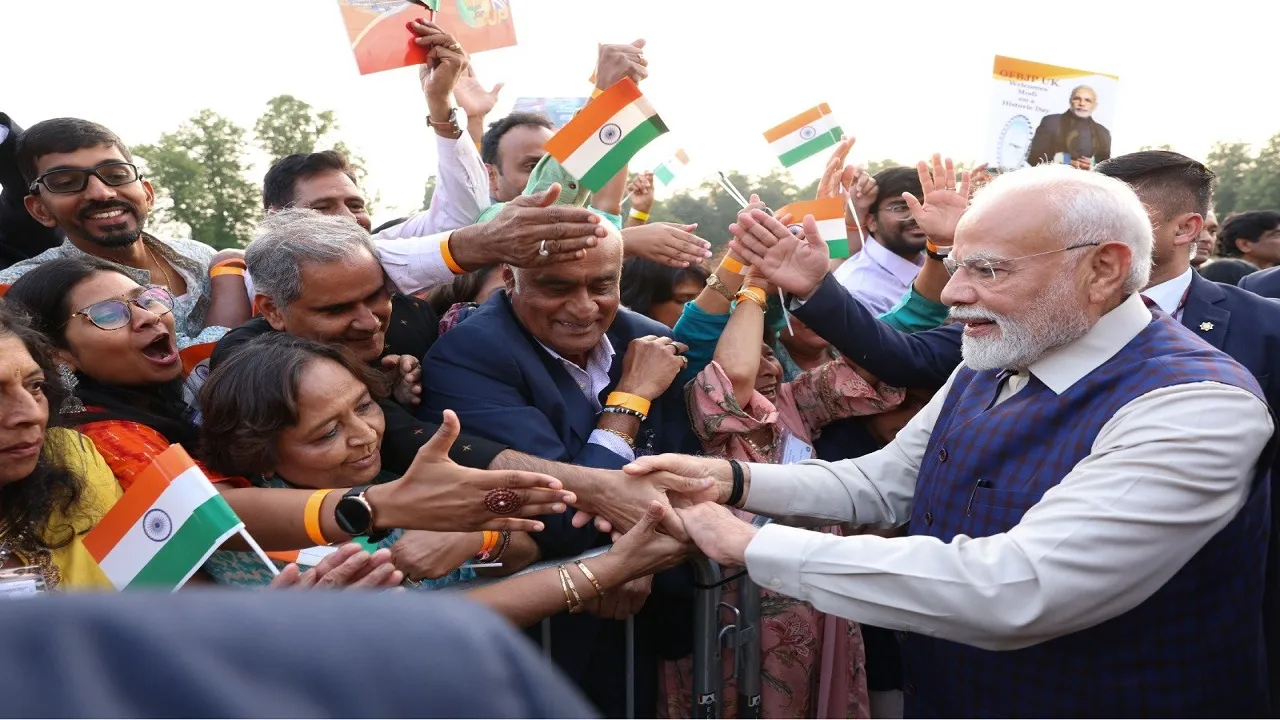 PM Modi: ಪ್ರಧಾನಿ ಮೋದಿಗೆ ಭಾರತೀಯ ಸಮುದಾಯದಿಂದ ಲಂಡನ್‌ನಲ್ಲಿ ಭವ್ಯ ಸ್ವಾಗತ - Image 1