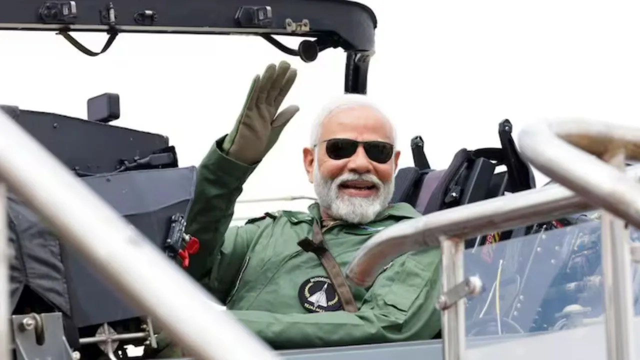 Fighter Jets: ಫೈಟರ್ ಜೆಟ್‌ಗಳಲ್ಲಿ ಹಾರಾಟ ನಡೆಸಿದ ಭಾರತೀಯ ನಾಯಕರು - Image 5