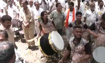ಮುಂಬೈ ಚಾಲಕರು ಮರಾಠಿ ಕಲಿಕೆಗೆ ಸಮಯ ವಿಸ್ತರಣೆ ಮಾಡಿದ ಸಿಎಂ ಫಡ್ನವೀಸ್