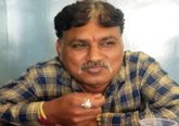 ಹಾಡಹಗಲೇ ವ್ಯಕ್ತಿಯ ಕತ್ತು ಕೊಯ್ದು ಕೊಲೆ