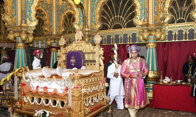 ಖಾಸಗಿ ದರ್ಬಾರ್‌, 11ನೇ ಬಾರಿ ಸಿಂಹಾಸನ ಅಲಂಕರಿಸಿದ ಯದುವೀರ ಒಡೆಯರ್