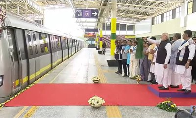 ನಮ್ಮ ಮೆಟ್ರೋ ಹಳದಿ ಮಾರ್ಗಕ್ಕೆ ಮೋದಿ ಚಾಲನೆ, ಟಿಕೆಟ್‌ ಪಡೆದು ಪ್ರಯಾಣ