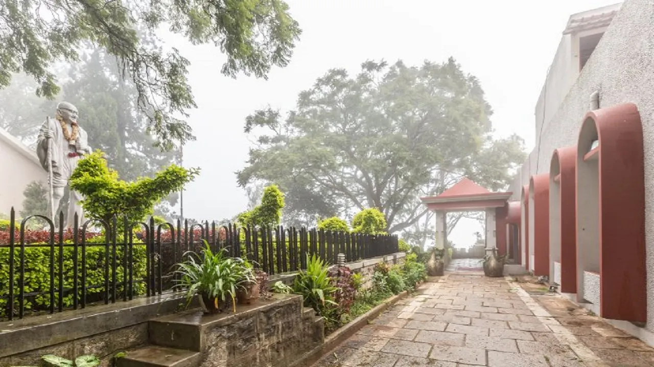 nandhi hill fine top home stay