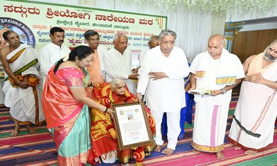 ಶಿಷ್ಯನಾದವನು ಭಕ್ತಿಯಿಂದ ಶರಣಾಗತನಾದರೆ ಗುರು ಶಿಷ್ಯರ ಭಾರ ಹೊರುತ್ತಾನೆ