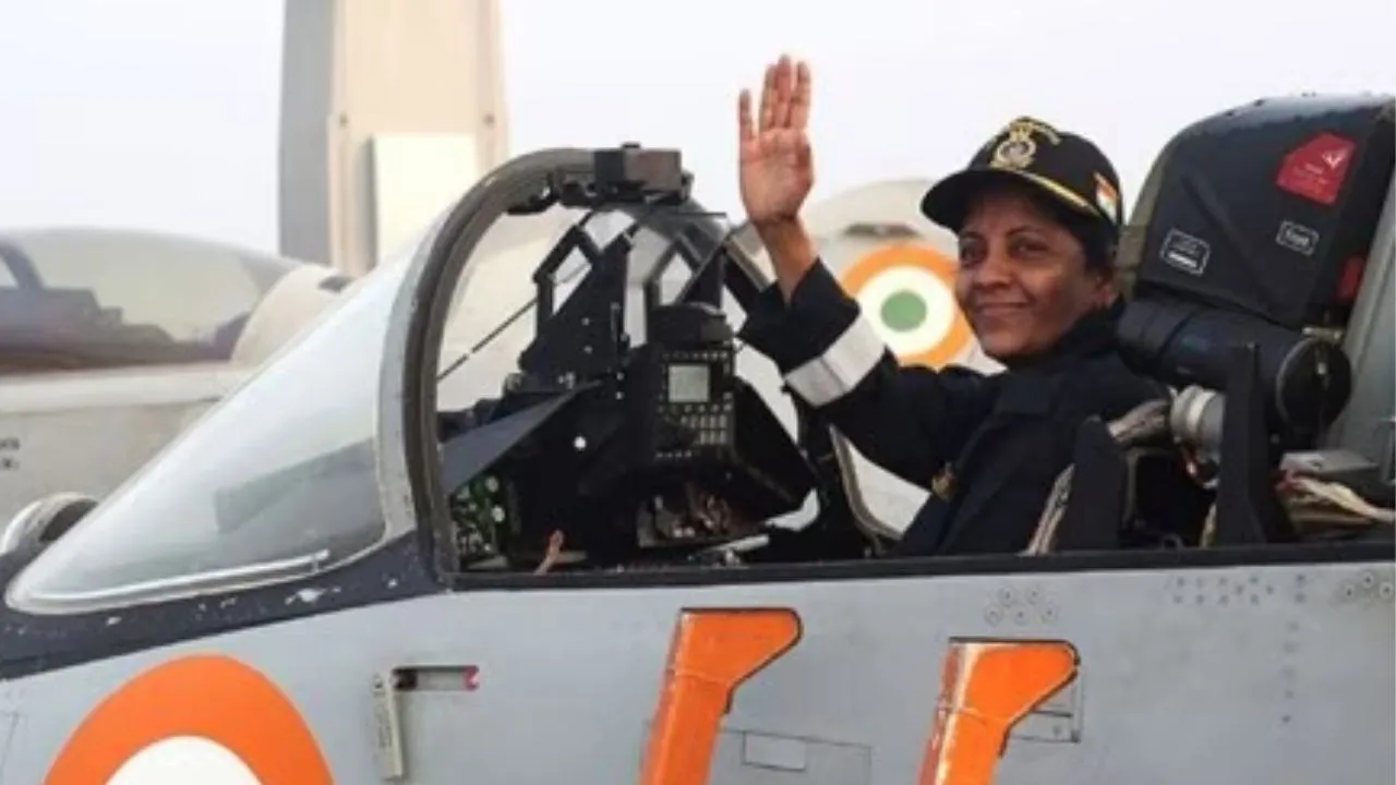 Fighter Jets: ಫೈಟರ್ ಜೆಟ್‌ಗಳಲ್ಲಿ ಹಾರಾಟ ನಡೆಸಿದ ಭಾರತೀಯ ನಾಯಕರು - Image 7