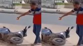 ಶೋ ರೂಂ ಹೊರಗೇ ನಿಂತು ಓಲಾ ಸ್ಕೂಟರ್‌ಗೆ ಬೆಂಕಿ ಹಚ್ಚಿದ ಗ್ರಾಹಕ!