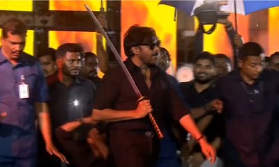 ವೇದಿಕೆಯಲ್ಲಿ ಖಡ್ಗ ಬೀಸಿದ ಪವನ್ ಕಲ್ಯಾಣ್- ಬಾಡಿಗಾರ್ಡ್ ಜಸ್ಟ್‌ ಮಿಸ್‌!