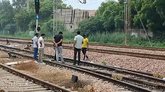 ರೈಲಿನಲ್ಲಿ ಸಾಮೂಹಿಕ ಅತ್ಯಾಚಾರ ಮಾಡಿ ಹಳಿಗೆ ಎಸೆದ ಪಾಪಿಗಳು
