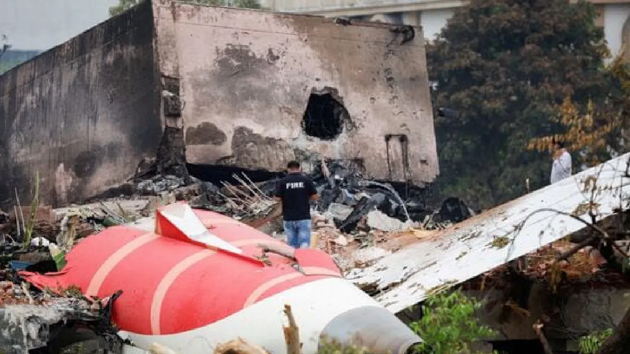 Air India Crash: ವಿಮಾನ ದುರಂತ- ಒಂದಲ್ಲ... ಎರಡಲ್ಲ... ಬರೋಬ್ಬರಿ ₹2,400 ಕೋಟಿ ಇನ್ಶೂರೆನ್ಸ್‌ ಕ್ಲೈಮ್‌