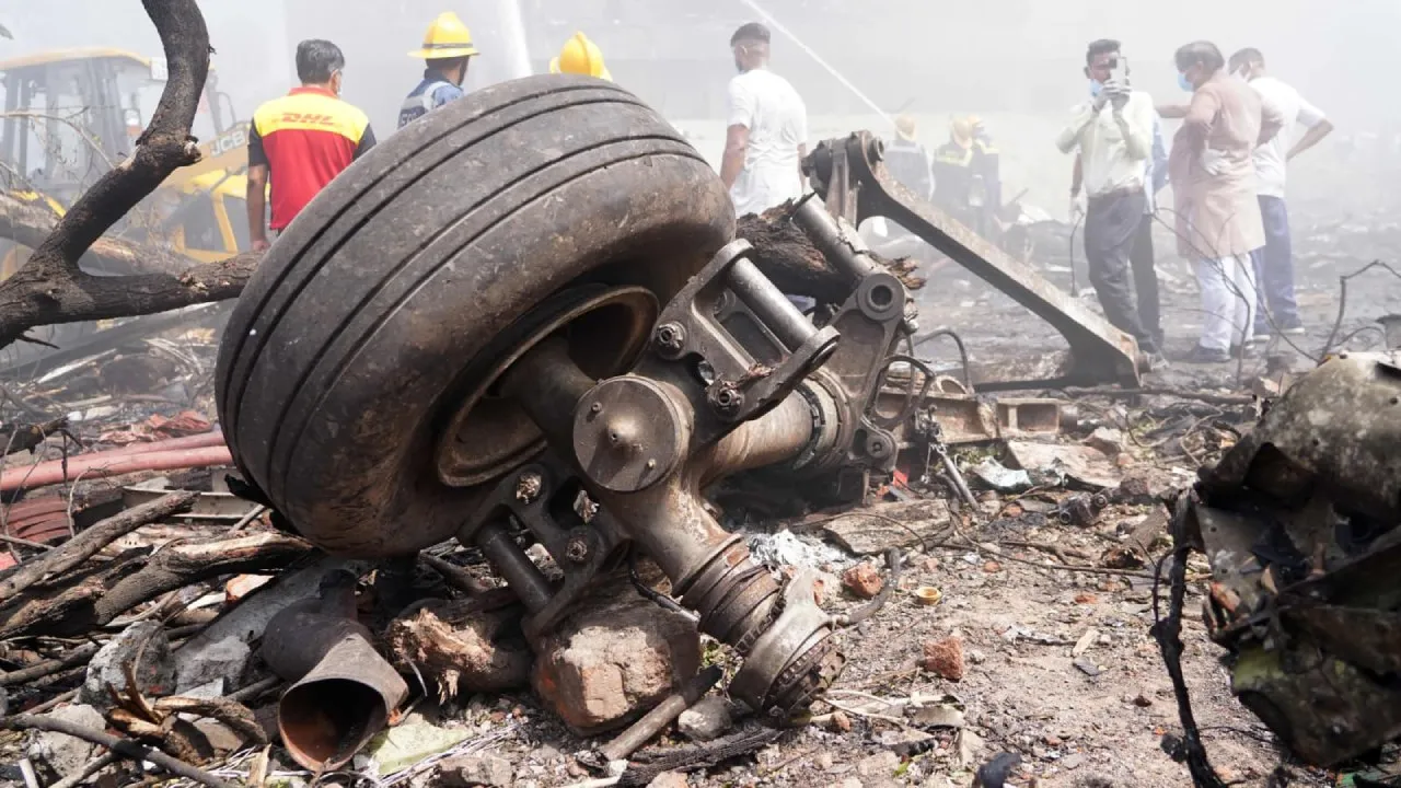 Ahmadabad Plane Crash: ಪತನಗೊಂಡ ವಿಮಾನದ ಬ್ಲ್ಯಾಕ್‌ ಬಾಕ್ಸ್‌ ಪತ್ತೆ; ಇದರಿಂದ ಏನು ಉಪಯೋಗ? ಇಲ್ಲಿದೆ ಡಿಟೇಲ್ಸ್‌