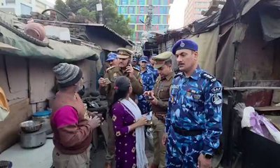 ಸ್ಲಂ ನಿವಾಸಿಗಳ ಬಳಿ ಬಾಂಗ್ಲಾದವರೆಂದು ಬೆದರಿಸಿದ ಪೊಲೀಸರು