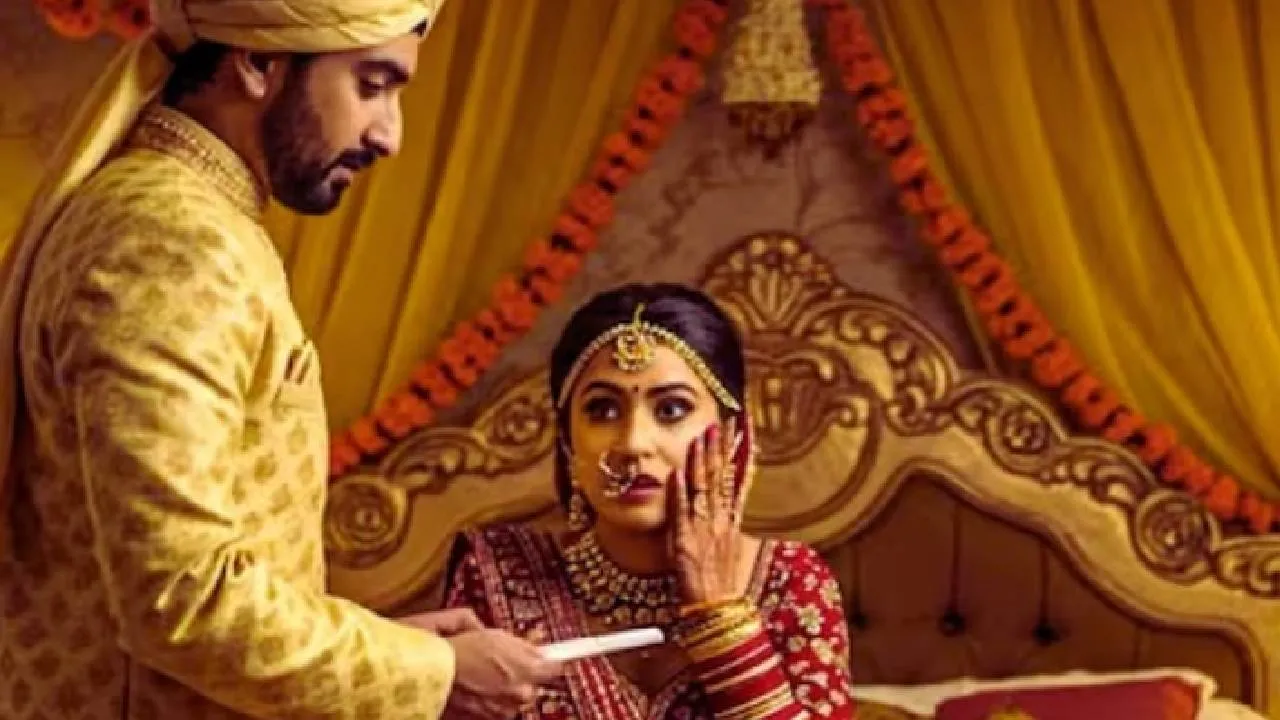 Viral News: ಮೊದಲ ರಾತ್ರಿ ತಲೆಸುತ್ತಿ ಬಿದ್ದ ಪತ್ನಿ... ಪ್ರಗ್ನೆನ್ಸಿ ಟೆಸ್ಟ್‌ಗೆ ಪಟ್ಟು ಹಿಡಿದ ಭೂಪ! ಏನಿದು ಘಟನೆ?