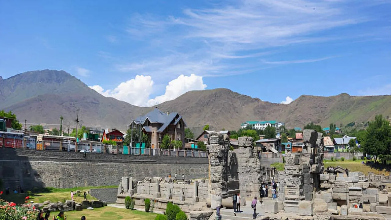 Tourist Attractions In Kashmir: ಸದಾ ಹೈಅಲರ್ಟ್‌ ಘೋಷಿಸಿರುವ ಕಾಶ್ಮೀರದ ಐದು ಪ್ರವಾಸಿ ತಾಣಗಳ ಬಗ್ಗೆ ನಿಮಗೆಷ್ಟು ಗೊತ್ತು? - Image 4