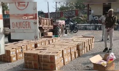 109 ಪೆಟ್ಟಿಗೆ ಸ್ಫೋಟಕ ಸಾಗಿಸುತ್ತಿದ್ದ ಟ್ರಕ್