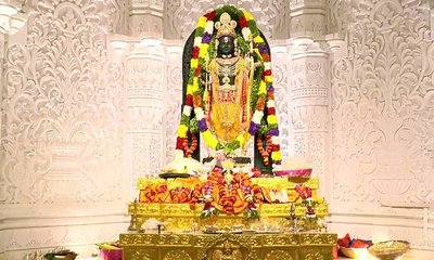 ಪ್ರತಿದಿನ ಭಾರತೀಯ ಬಟ್ಟೆಗಳ ಮಿಶ್ರಣವನ್ನು ಅಲಂಕರಿಸಲಿರುವ ರಾಮ್ ಲಲ್ಲಾ