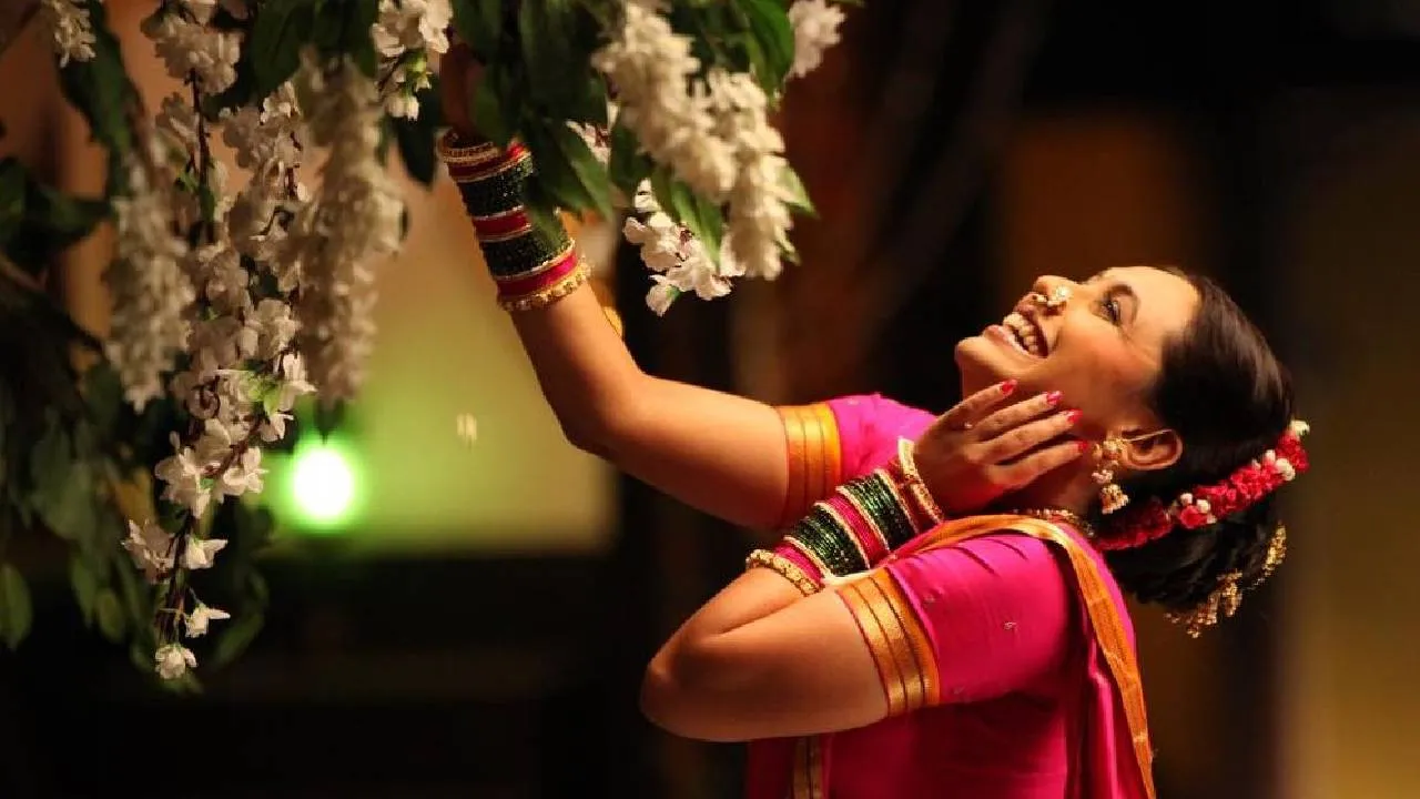 Bollywood actresses: ಗಣೇಶ ಚತುರ್ಥಿ ಹಬ್ಬಕ್ಕೆ ಸೀರೆಯಲ್ಲಿ ಕಂಗೊಳಿಸಲು ಬಾಲಿವುಡ್ ನಟಿಯರು ಫುಲ್‌ ರೆಡಿ - Image 1