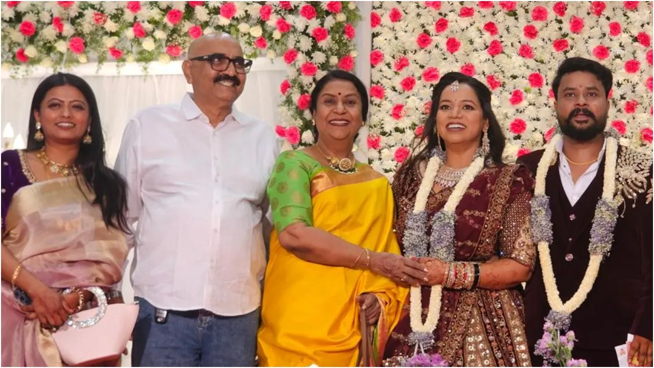 ʻಗಿಚ್ಚಿ ಗಿಲಿಗಿಲಿʼ ಶೋನಿಂದ ಕಲ್ಯಾಣ ಮಂಟಪದವರೆಗೆ; ದಾಂಪತ್ಯ ಬದುಕಿಗೆ ಕಾಲಿಟ್ಟ ಮಾನಸಾ - ಶಿವು, ಇಲ್ಲಿವೆ ಮದುವೆ ಫೋಟೋಗಳು - Image 4