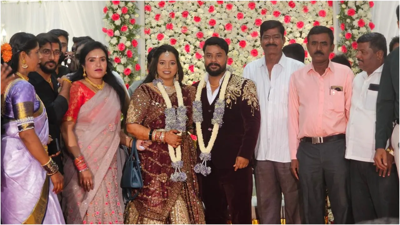 ʻಗಿಚ್ಚಿ ಗಿಲಿಗಿಲಿʼ ಶೋನಿಂದ ಕಲ್ಯಾಣ ಮಂಟಪದವರೆಗೆ; ದಾಂಪತ್ಯ ಬದುಕಿಗೆ ಕಾಲಿಟ್ಟ ಮಾನಸಾ - ಶಿವು, ಇಲ್ಲಿವೆ ಮದುವೆ ಫೋಟೋಗಳು - Image 5