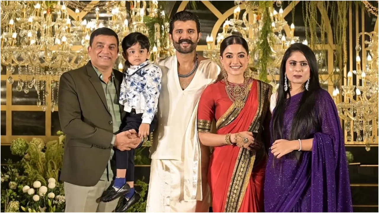 Photos: ರಶ್ಮಿಕಾ-ವಿಜಯ್ ದೇವರಕೊಂಡ ವೆಡ್ಡಿಂಗ್ ರಿಸೆಪ್ಷನ್; ಹೈದರಾಬಾದ್‌ನಲ್ಲಿ ನಡೆದ ಈ ಕಲರ್‌ಫುಲ್‌ ಸಮಾರಂಭಕ್ಕೆ ಯಾರೆಲ್ಲಾ ಬಂದಿದ್ರು? - Image 14