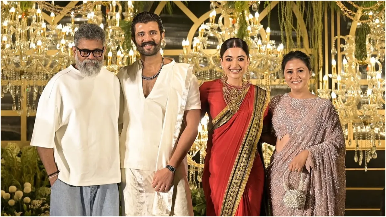 Photos: ರಶ್ಮಿಕಾ-ವಿಜಯ್ ದೇವರಕೊಂಡ ವೆಡ್ಡಿಂಗ್ ರಿಸೆಪ್ಷನ್; ಹೈದರಾಬಾದ್‌ನಲ್ಲಿ ನಡೆದ ಈ ಕಲರ್‌ಫುಲ್‌ ಸಮಾರಂಭಕ್ಕೆ ಯಾರೆಲ್ಲಾ ಬಂದಿದ್ರು? - Image 11