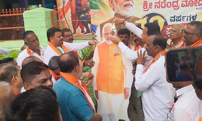 ಪ್ರಧಾನಿಯಾಗಿ 12 ವರ್ಷ: ದೇವಾಲಯದಲ್ಲಿ ವಿಶೇಷ ಪೂಜೆ, ಸ್ವಚ್ಛತಾ ಕಾರ್ಯ
