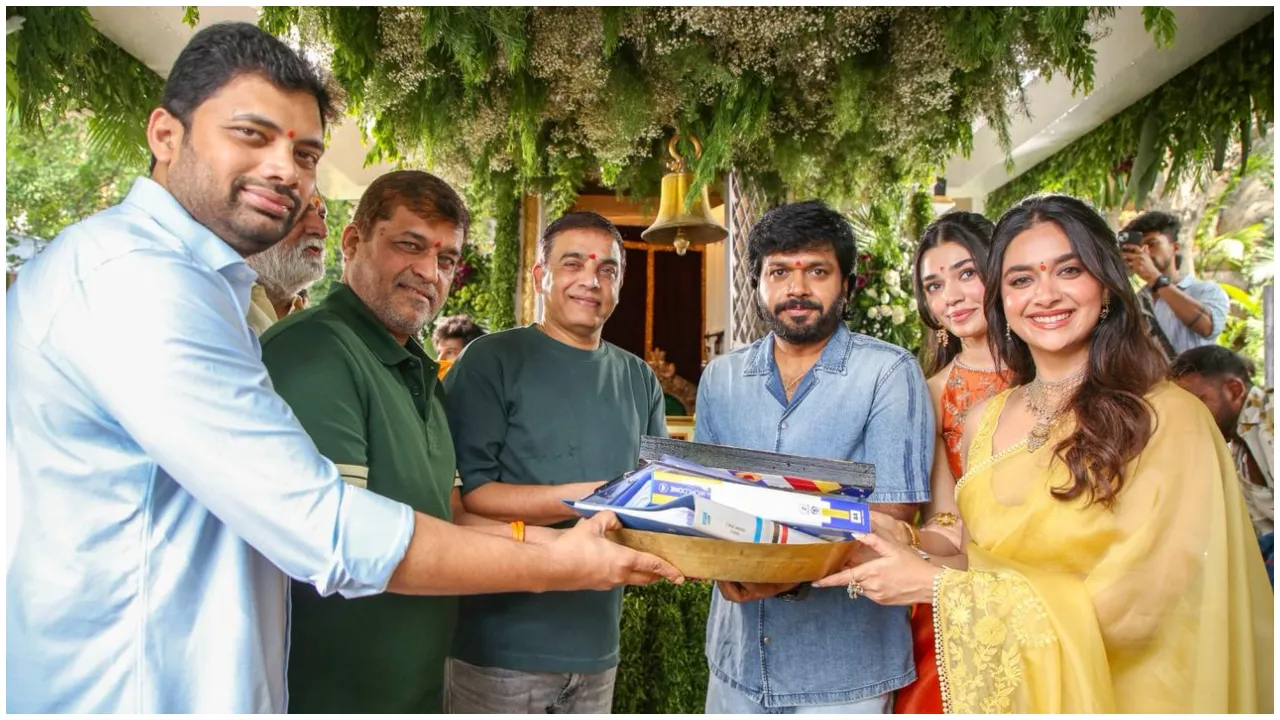 Photos: ʻವಿಕ್ಟರಿʼ ವೆಂಕಟೇಶ್ - ನಂದಮೂರಿ ಕಲ್ಯಾಣ್ ರಾಮ್ ಹೊಸ ಸಿನಿಮಾಗೆ ಮುಹೂರ್ತ; ನಾಯಕಿಯರಾಗಿ ಕೀರ್ತಿ‌ ಸುರೇಶ್ - ಕೃತಿ ಶೆಟ್ಟಿ - Image 8