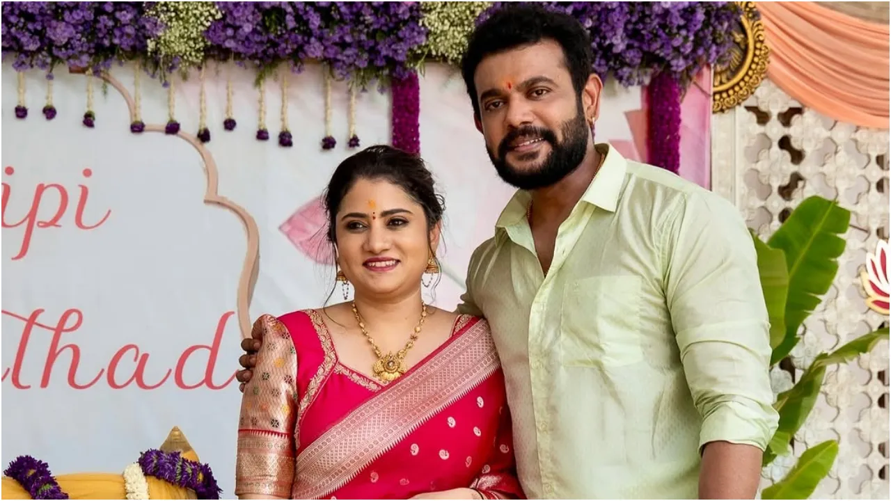 ಮಗಳಿಗೆ ಎಂಥ ಅರ್ಥಪೂರ್ಣ ಹೆಸರನ್ನಿಟ್ಟಿದ್ದಾರೆ ನೋಡಿ ʻನಿನಗಾಗಿʼ ಧಾರಾವಾಹಿ ರಿತ್ವಿಕ್‌ ಮಠದ್;‌ ಇಲ್ಲಿವೆ ಮಗುವಿನ ಮುದ್ದಾದ ಫೊಟೋಗಳು - Image 7