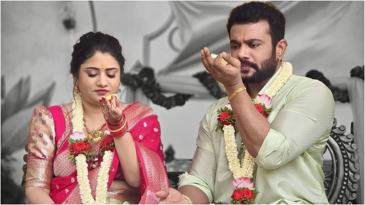 ಮಗಳಿಗೆ ಎಂಥ ಅರ್ಥಪೂರ್ಣ ಹೆಸರನ್ನಿಟ್ಟಿದ್ದಾರೆ ನೋಡಿ ʻನಿನಗಾಗಿʼ ಧಾರಾವಾಹಿ ರಿತ್ವಿಕ್‌ ಮಠದ್;‌ ಇಲ್ಲಿವೆ ಮಗುವಿನ ಮುದ್ದಾದ ಫೊಟೋಗಳು - Image 1