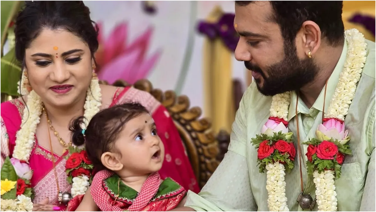 ಮಗಳಿಗೆ ಎಂಥ ಅರ್ಥಪೂರ್ಣ ಹೆಸರನ್ನಿಟ್ಟಿದ್ದಾರೆ ನೋಡಿ ʻನಿನಗಾಗಿʼ ಧಾರಾವಾಹಿ ರಿತ್ವಿಕ್‌ ಮಠದ್;‌ ಇಲ್ಲಿವೆ ಮಗುವಿನ ಮುದ್ದಾದ ಫೊಟೋಗಳು - Image 2