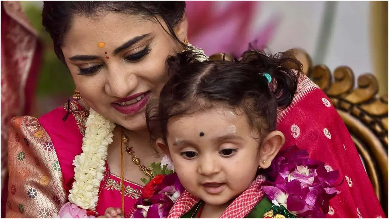 ಮಗಳಿಗೆ ಎಂಥ ಅರ್ಥಪೂರ್ಣ ಹೆಸರನ್ನಿಟ್ಟಿದ್ದಾರೆ ನೋಡಿ ʻನಿನಗಾಗಿʼ ಧಾರಾವಾಹಿ ರಿತ್ವಿಕ್‌ ಮಠದ್;‌ ಇಲ್ಲಿವೆ ಮಗುವಿನ ಮುದ್ದಾದ ಫೊಟೋಗಳು - Image 3