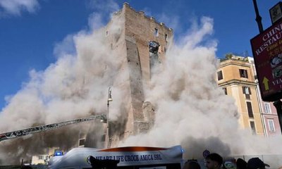 ನೋಡ ನೋಡುತ್ತಿದ್ದಂತೆ ಕುಸಿದು ಬಿತ್ತು ರೋಮ್‌ನ ಪ್ರಾಚೀನ ಗೋಪುರ