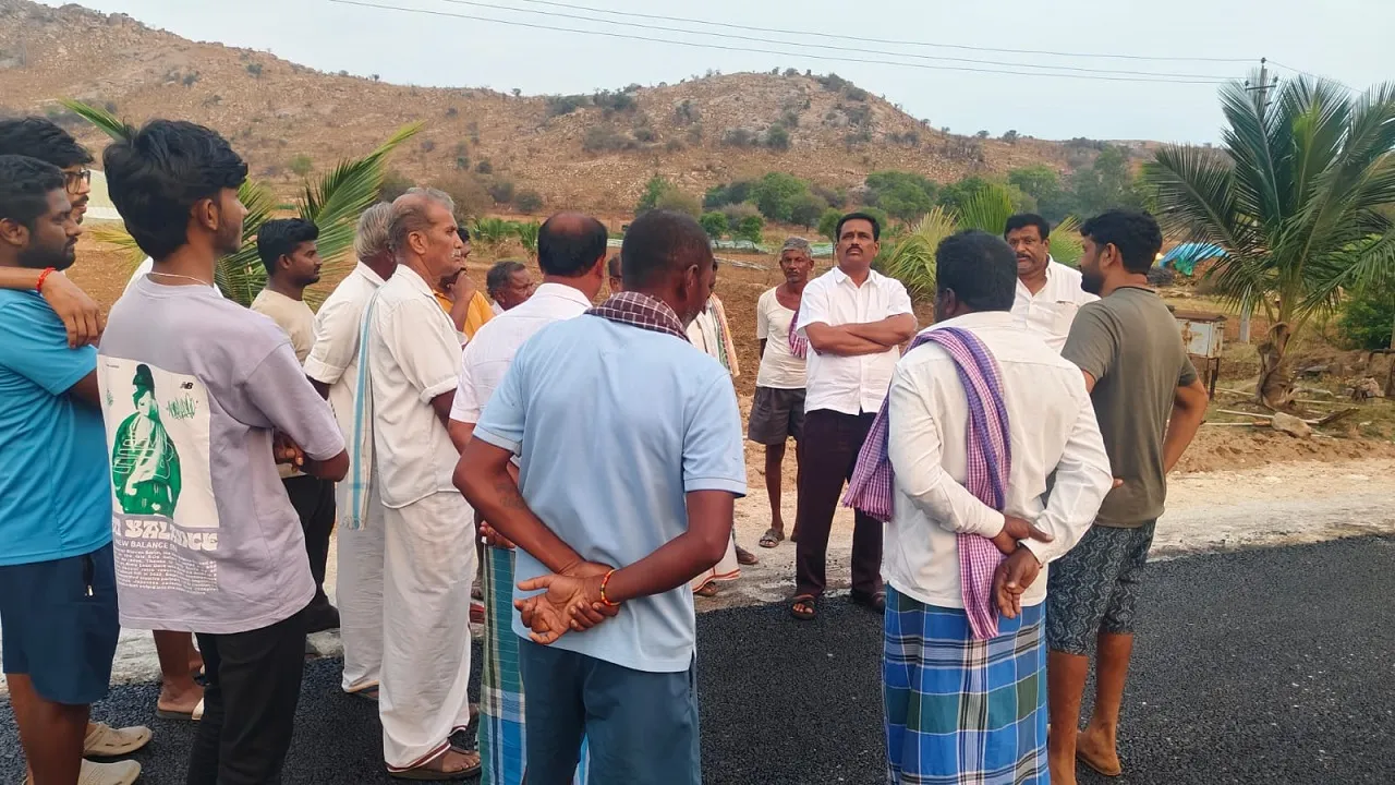 MLA B.N. Ravikumar: ದಿಬ್ಬೂರಹಳ್ಳಿ–ತಿಮ್ಮಸಂದ್ರ ರಸ್ತೆ ಕಾಮಗಾರಿ ಪರಿಶೀಲಿಸಿದ ಶಾಸಕ ಬಿ.ಎನ್. ರವಿಕುಮಾರ್