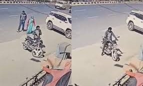 ಸಮೋಸ ಸವಿದು ಬೈಕ್ ಕದ್ದ ಕಳ್ಳ