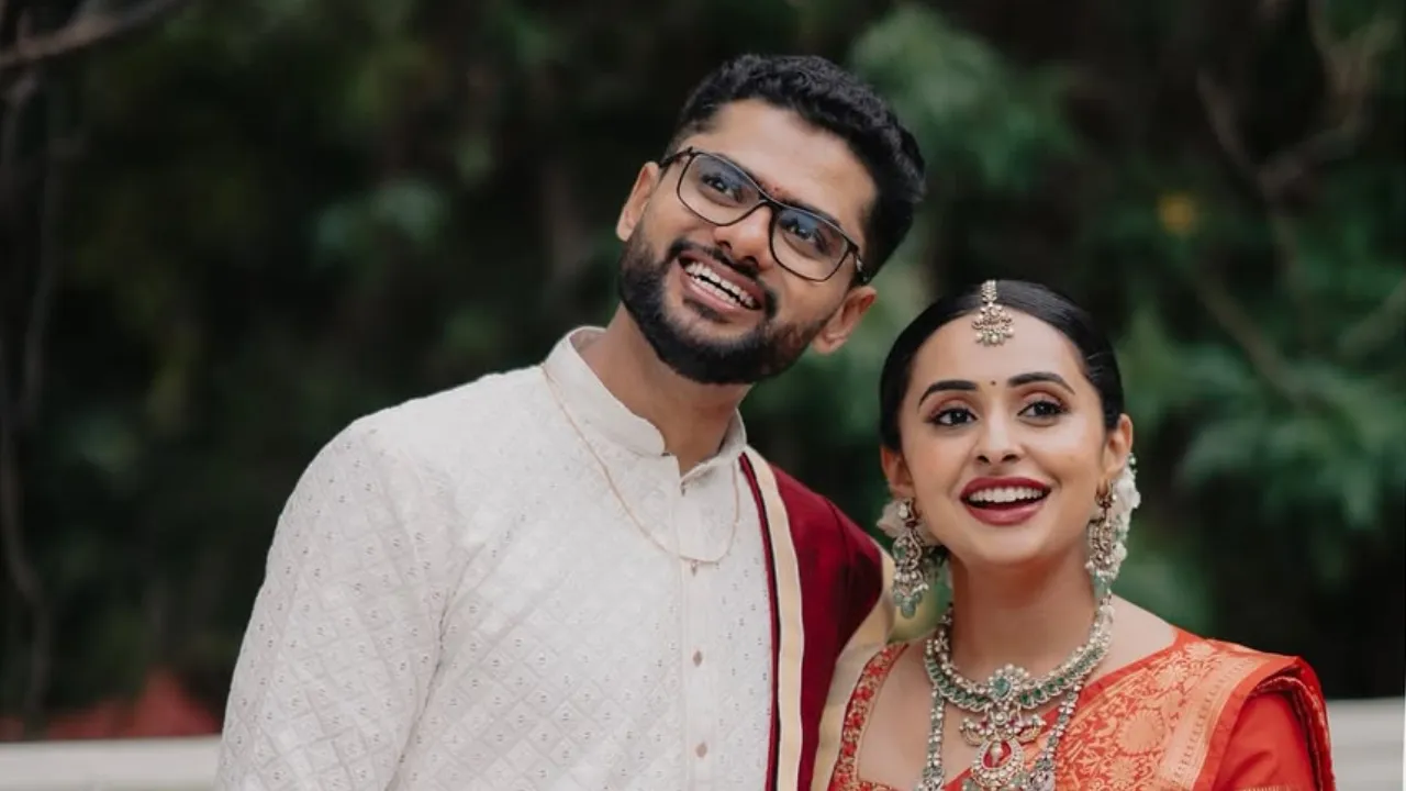 ಅದ್ಧೂರಿಯಾಗಿ ಎಂಗೇಜ್‌ಮೆಂಟ್‌ ಮಾಡಿಕೊಂಡ ʻಪುಟ್ಟಕ್ಕನ ಮಕ್ಕಳುʼ ನಟಿ ಸಂಜನಾ ಬುರ್ಲಿ; ಇಲ್ಲಿವೆ ನಿಶ್ಚಿತಾರ್ಥದ ಫೋಟೋಗಳು - Image 1