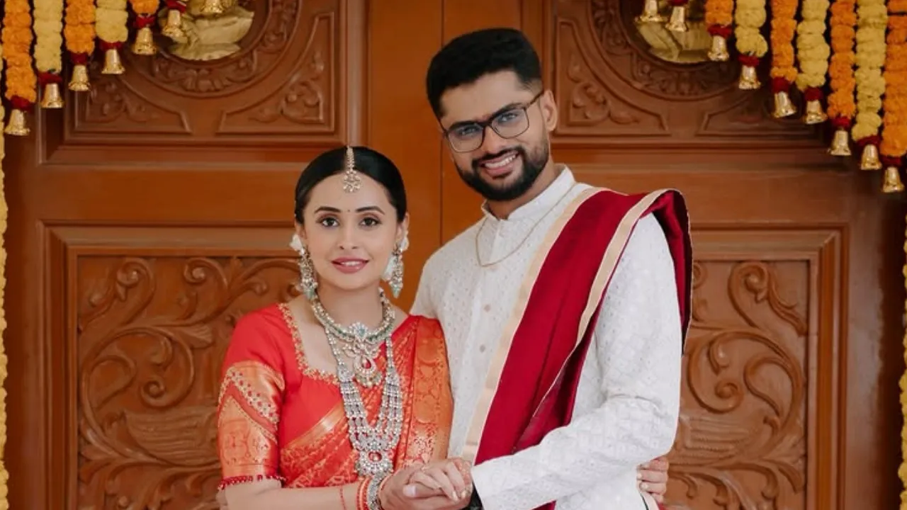 ಅದ್ಧೂರಿಯಾಗಿ ಎಂಗೇಜ್‌ಮೆಂಟ್‌ ಮಾಡಿಕೊಂಡ ʻಪುಟ್ಟಕ್ಕನ ಮಕ್ಕಳುʼ ನಟಿ ಸಂಜನಾ ಬುರ್ಲಿ; ಇಲ್ಲಿವೆ ನಿಶ್ಚಿತಾರ್ಥದ ಫೋಟೋಗಳು - Image 4