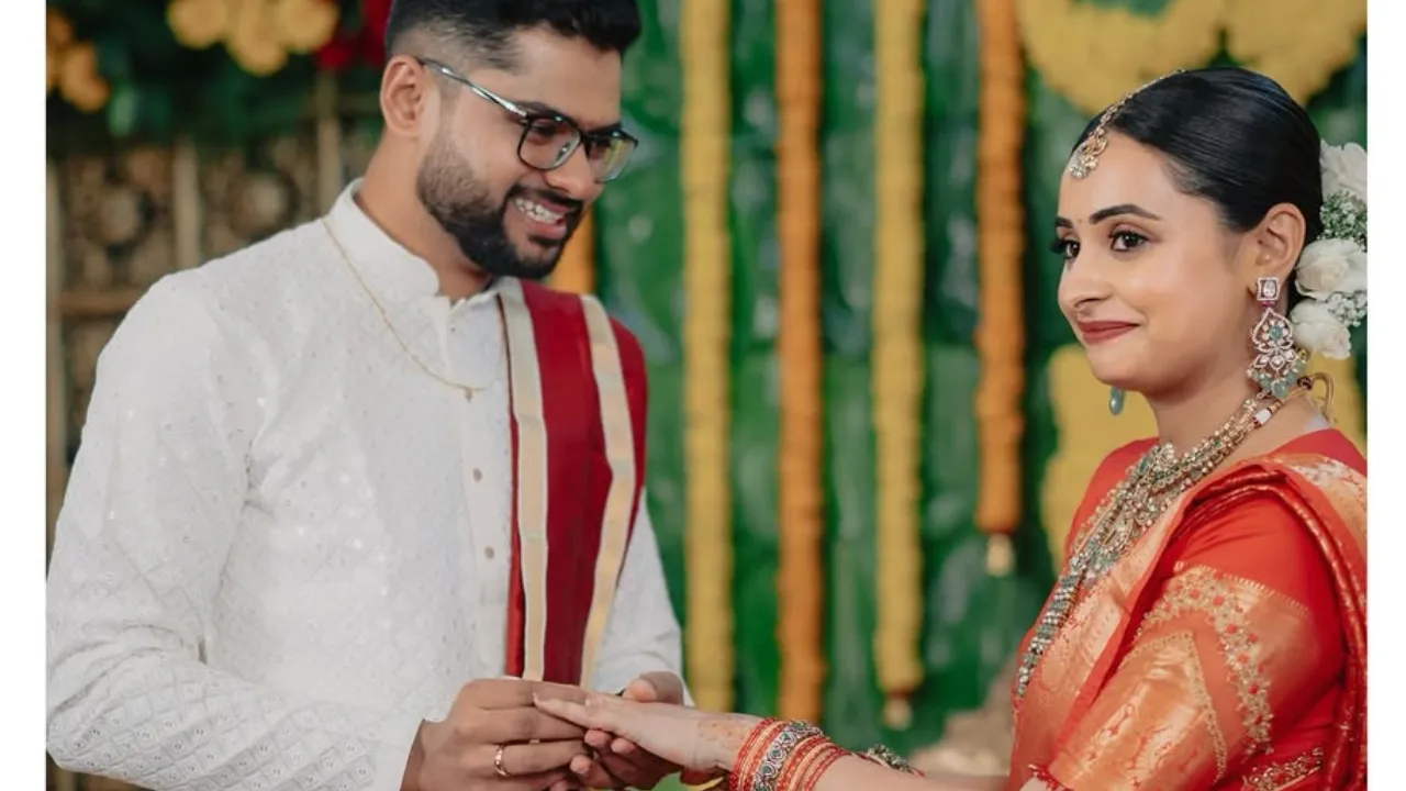 ಅದ್ಧೂರಿಯಾಗಿ ಎಂಗೇಜ್‌ಮೆಂಟ್‌ ಮಾಡಿಕೊಂಡ ʻಪುಟ್ಟಕ್ಕನ ಮಕ್ಕಳುʼ ನಟಿ ಸಂಜನಾ ಬುರ್ಲಿ; ಇಲ್ಲಿವೆ ನಿಶ್ಚಿತಾರ್ಥದ ಫೋಟೋಗಳು - Image 6