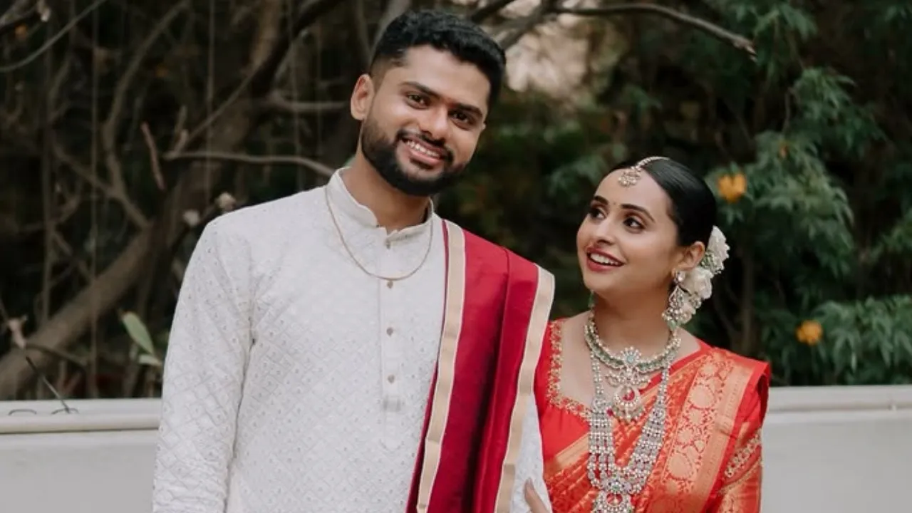 ಅದ್ಧೂರಿಯಾಗಿ ಎಂಗೇಜ್‌ಮೆಂಟ್‌ ಮಾಡಿಕೊಂಡ ʻಪುಟ್ಟಕ್ಕನ ಮಕ್ಕಳುʼ ನಟಿ ಸಂಜನಾ ಬುರ್ಲಿ; ಇಲ್ಲಿವೆ ನಿಶ್ಚಿತಾರ್ಥದ ಫೋಟೋಗಳು - Image 8