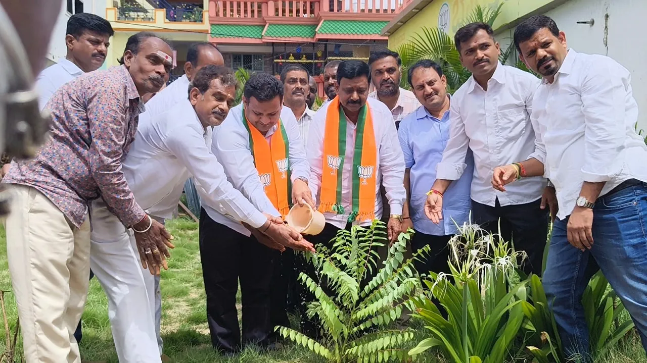 World Environment Day: ಕಾಂಗ್ರೆಸ್ ಸರ್ಕಾರದ ವಿರುದ್ಧ ಸೀಕಲ್ ರಾಮಚಂದ್ರಗೌಡ ವಾಗ್ದಾಳಿ; ಜಂಗಮಕೋಟೆ ರೈತರ ಹೋರಾಟಕ್ಕೆ ಬಿಜೆಪಿ ಬೆಂಬಲ