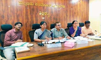ಗ್ರಾಮಗಳಲ್ಲಿ ನೀರು ಪೂರೈಕೆಗೆ ಆದ್ಯತೆ: ತಹಶೀಲ್ದಾರ್ ಸೂಚನೆ