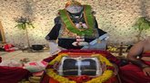 ಸಾಯಿ ಬಾಬಾ ಪಾದುಕೆ ದರ್ಶನ ಪಡೆಯುತ್ತಿರುವ ಭಕ್ತರು