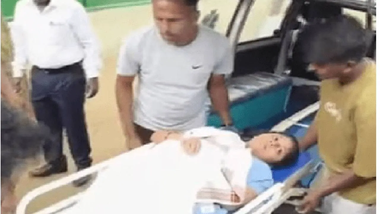 SSLC Exam: ಆಂಬ್ಯುಲೆನ್ಸ್‌ನಲ್ಲಿ ಬಂದು ಸ್ಟ್ರೆಚರ್‌ ಬೆಡ್‌ ಮೇಲೆ ಎಸ್‌ಎಸ್‌ಎಲ್‌ಸಿ ಪರೀಕ್ಷೆ ಬರೆದ ವಿದ್ಯಾರ್ಥಿನಿ!