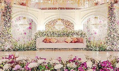 ಅದ್ದೂರಿ ಮದುವೆಗಳು ಬೇಕು