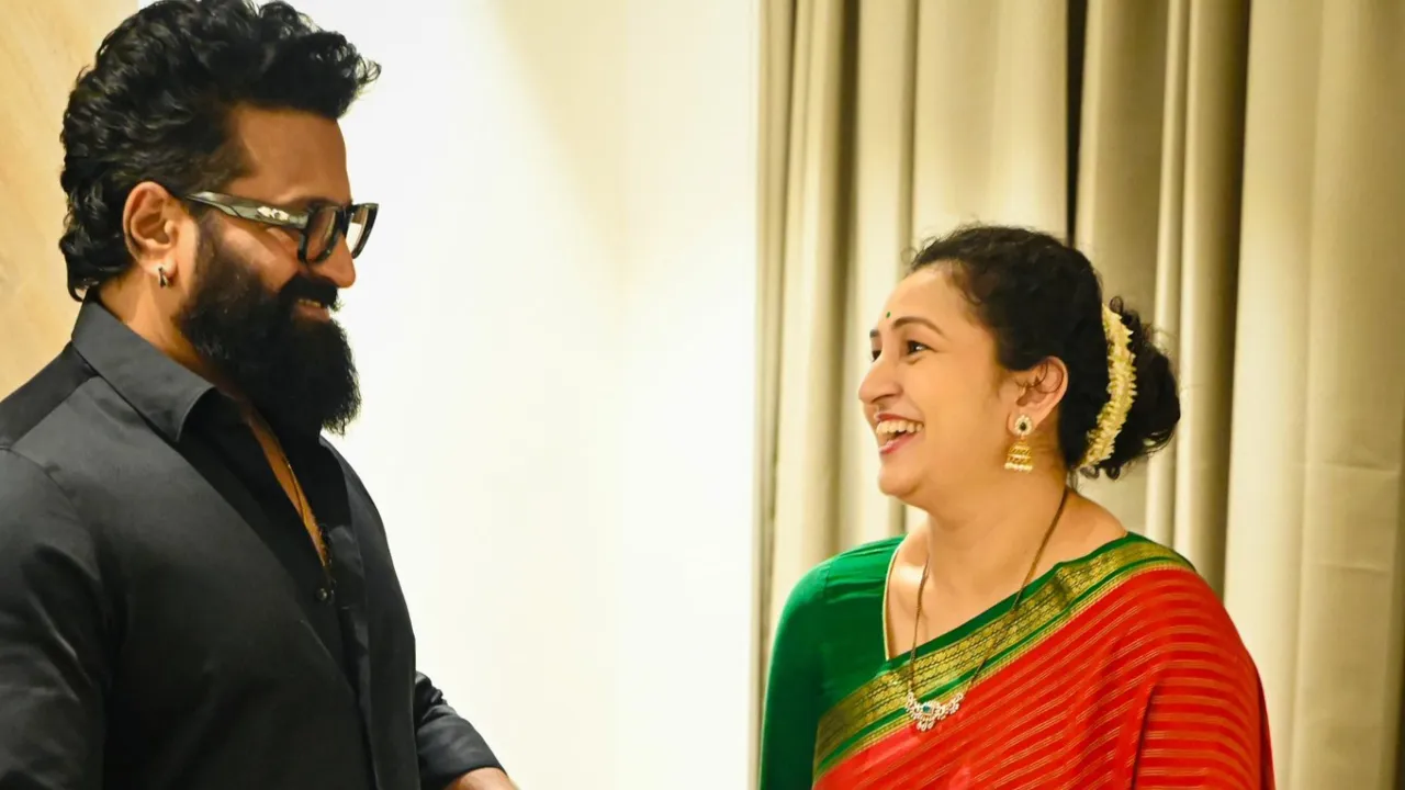 ʻಬಂಧ ಬೆಸೆದು, ಚಂದ ಹೊಸೆದು ಒಂದಾದ ಒಲವಿನ ದಾಂಪತ್ಯʼ; ರಿಷಬ್‌ ಶೆಟ್ಟಿ ದಂಪತಿಗೆ ಮದುವೆ ವಾರ್ಷಿಕೋತ್ಸವದ ಸಂಭ್ರಮ - Image 3