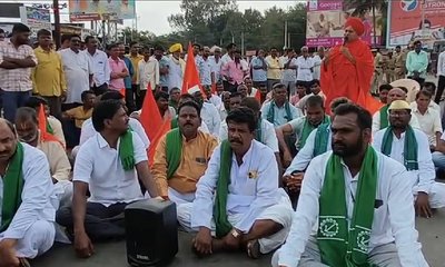 ತಣ್ಣಗಾದ ಕಬ್ಬು ರೈತರ ಕಿಚ್ಚು, ಸಂಧಾನದೊಂದಿಗೆ ಪ್ರತಿಭಟನೆ ಅಂತ್ಯ