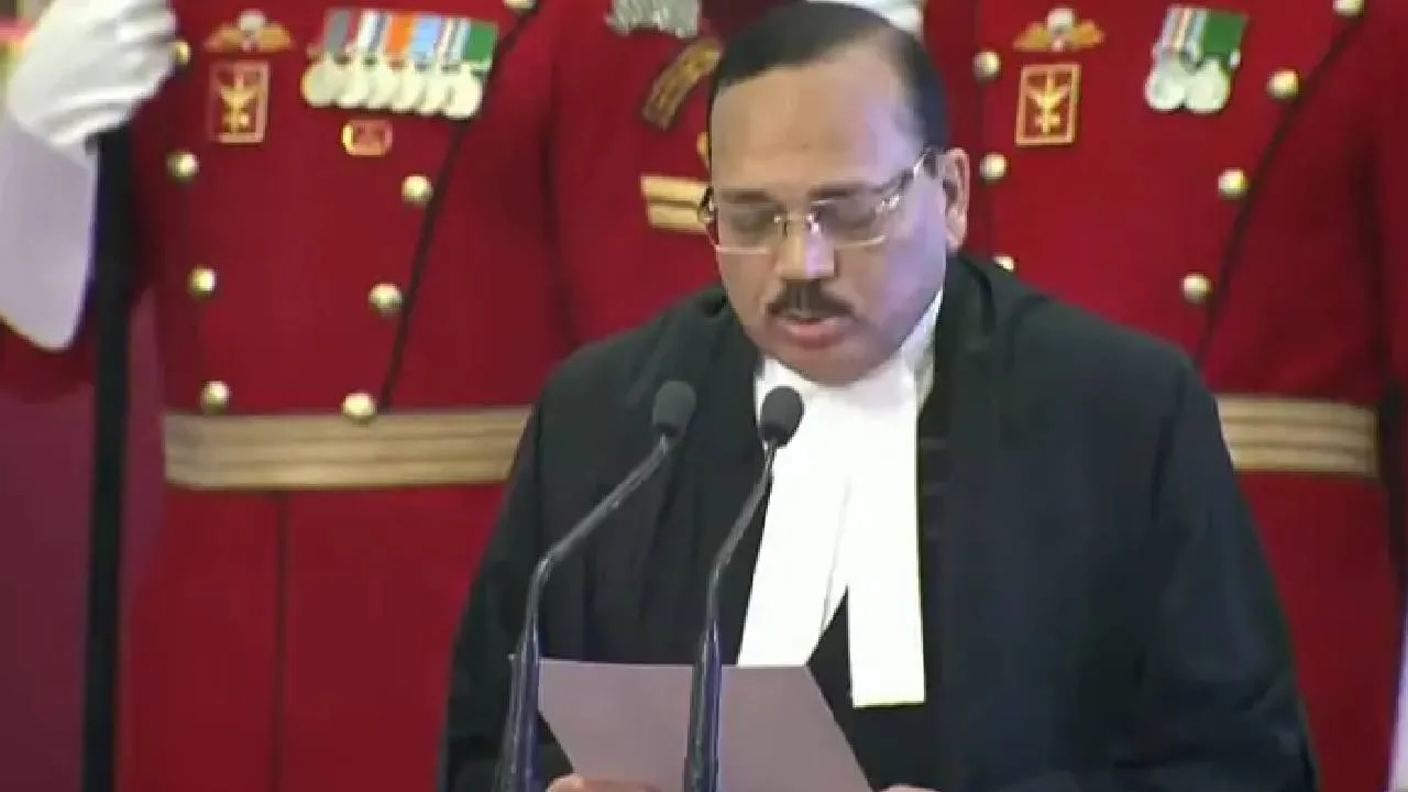 Justice Surya Kant: ಭಾರತದ 53 ನೇ ಮುಖ್ಯ ನ್ಯಾಯಮೂರ್ತಿಯಾಗಿ ಜಸ್ಟಿಸ್‌ ಸೂರ್ಯಕಾಂತ್ ಪ್ರಮಾಣವಚನ