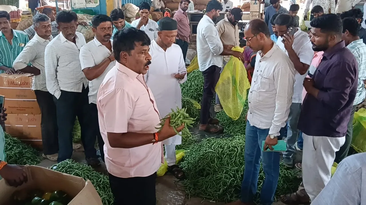 ರೈತರ ಮೊಗದಲ್ಲಿ ಮಂದಹಾಸ ಮೂಡಿಸಿದ ಹುರುಳಿಕಾಯಿ ಮತ್ತು ಸೌತೆಕಾಯಿಗೆ ದೊರೆತ ಉತ್ತಮ ಬೆಲೆ