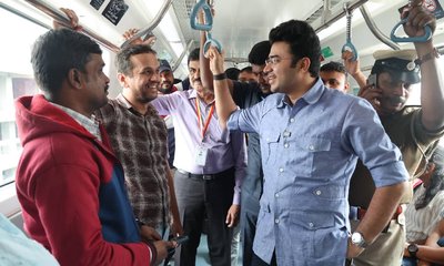 ಹಳದಿ ಮೆಟ್ರೋದಲ್ಲಿ ಪ್ರಯಾಣಿಸಿ ʼಫಸ್ಟ್‌ ಶೋ ಹೌಸ್‌ಫುಲ್‌ʼ ಎಂದ ತೇಜಸ್ವಿ