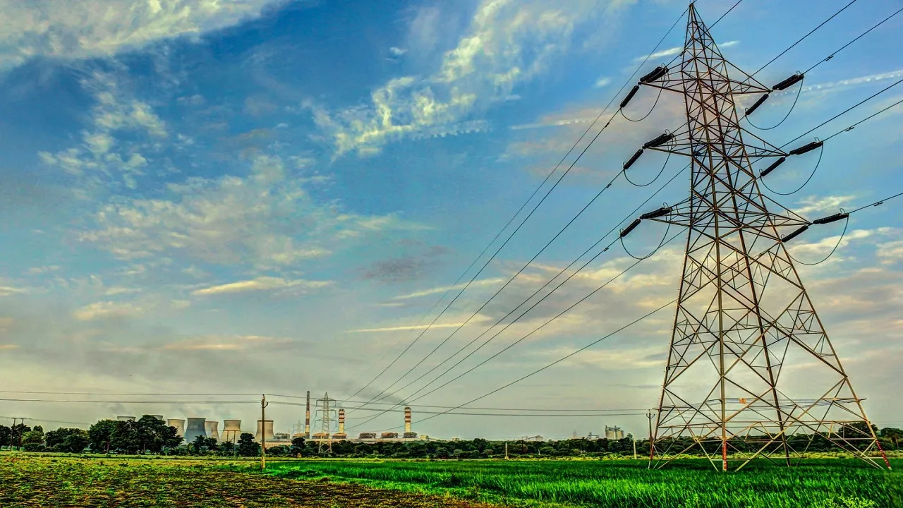 ವಿದ್ಯುತ್ ಮಾರ್ಗಗಳಾಚೆಗೆ: ನವೀಕರಿಸಬಹುದಾದ ಇಂಧನ ಯೋಜನೆಗಳಿಂದ ಗ್ರಾಮೀಣ ಆರ್ಥಿಕತೆಗೆ ಹೇಗೆ ಬಲ ಸಿಗುತ್ತಿದೆ?